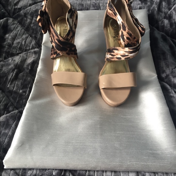 Boutique wedges (size 10) - Picture 3 of 3